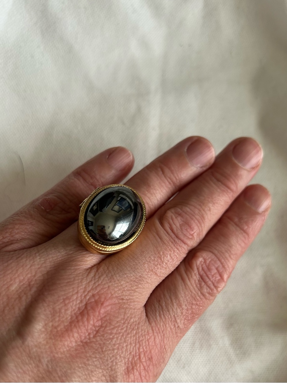 Vintage Avon Gold-Tone Black Cabochon Perfume Locket Ring